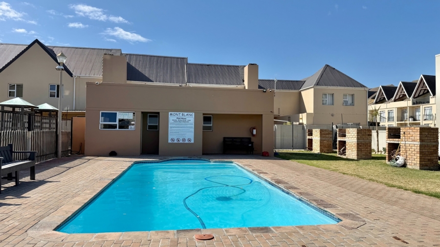 2 Bedroom Property for Sale in Gordons Bay Central Western Cape